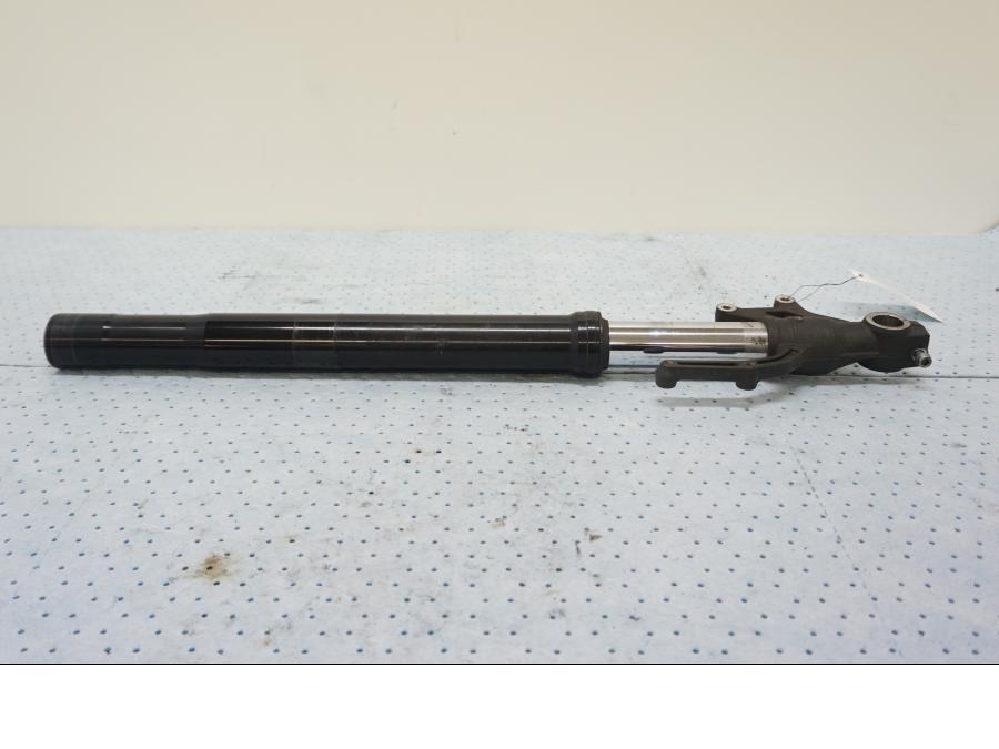 Baksidan på Gaffelben från en Kawasaki Z 900 -2019 motorcykel.