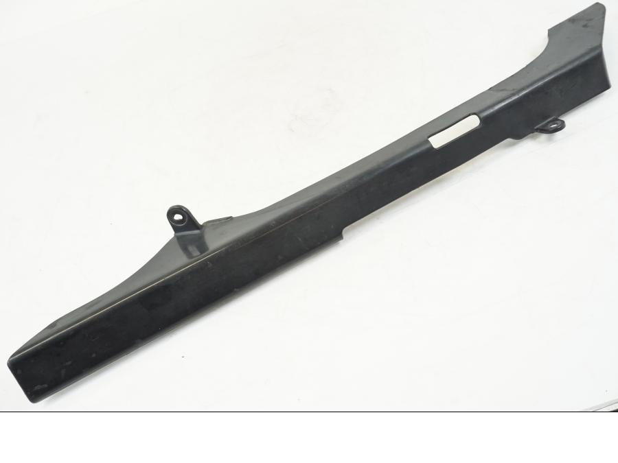 Snett uppifrån på Kedjeskydd från en Yamaha YZF R6 -1999 motorcykel.