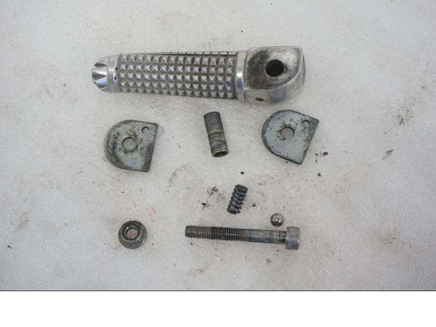 Framsidan på Fotpinne från en Yamaha YZF R6 -1999 motorcykel.