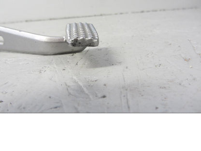 Baksidan på Bromspedal från en Kawasaki Z 900 -2017 motorcykel.