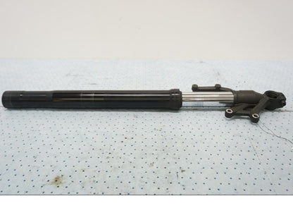 Framsidan på Gaffelben från en Kawasaki Z 900 -2019 motorcykel.