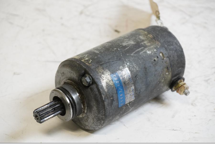 Framsidan på Startmotor från en Kawasaki ZX-9R -1994 motorcykel.