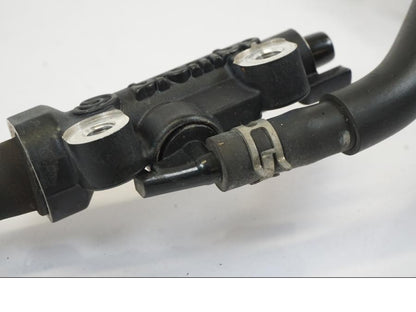 Höger sida på Bromshuvudcylinder från en Yamaha MT-07 -2016 motorcykel.