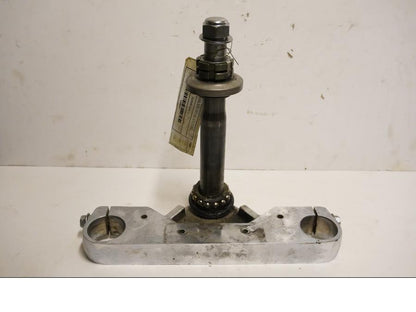 Framsidan på Gaffelkrona från en Yamaha XVS 650 -1997 motorcykel.