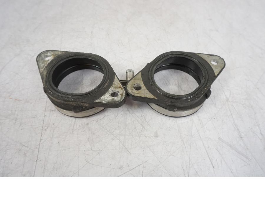 Baksidan på Insugsgummi från en BMW F 750 GS -2020 motorcykel.