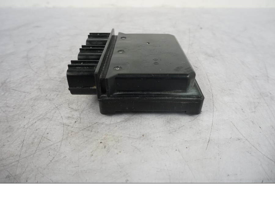 Vänster sida på Reläbox från en Kawasaki Versys 650 -2014 motorcykel.