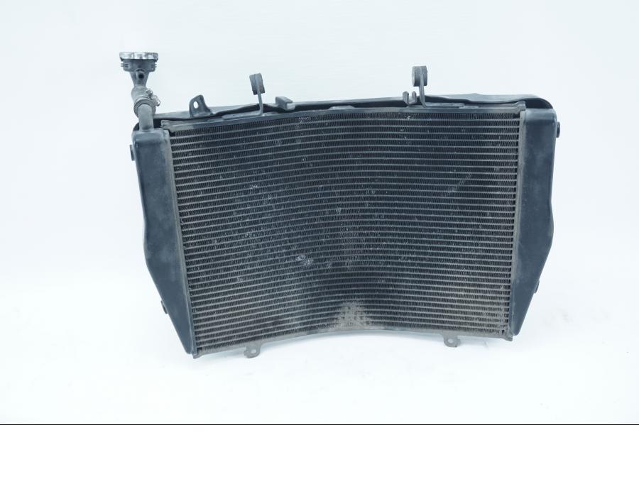 Framsidan på Vattenkyl från en Honda VFR 1200 -2012 motorcykel.