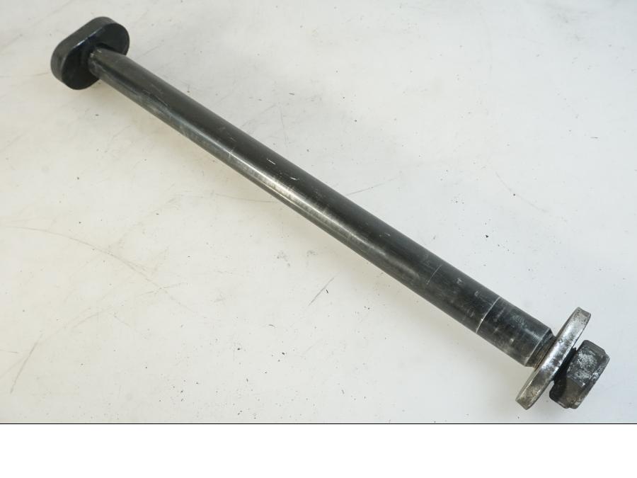 Framsidan på Axel från en Indian Chieftain Dark Horse -2019 motorcykel.