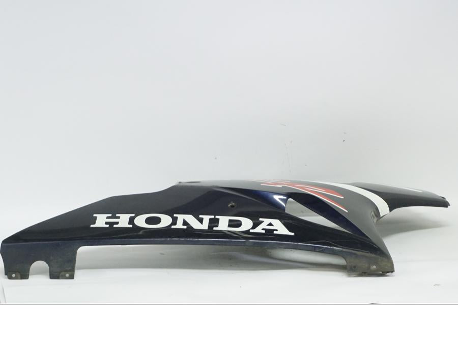 Baksidan på Sidkåpa från en Honda CBR 900 RR -2002 motorcykel.