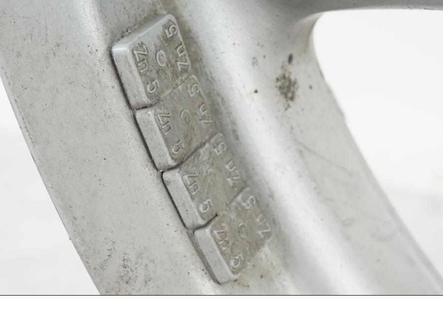 Snett uppifrån på Fälg från en BMW K 1100 LT -1999 motorcykel.