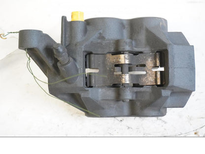 Baksidan på Bromsok från en Yamaha YZF R6 -2000 motorcykel.