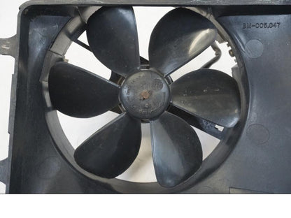 Baksidan på Vattenkylfläkt från en BMW K 1200 LT -2004 motorcykel.