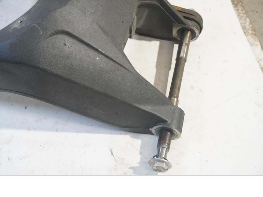 Baksidan på Sving från en Ducati Scrambler 800 -2016 motorcykel.