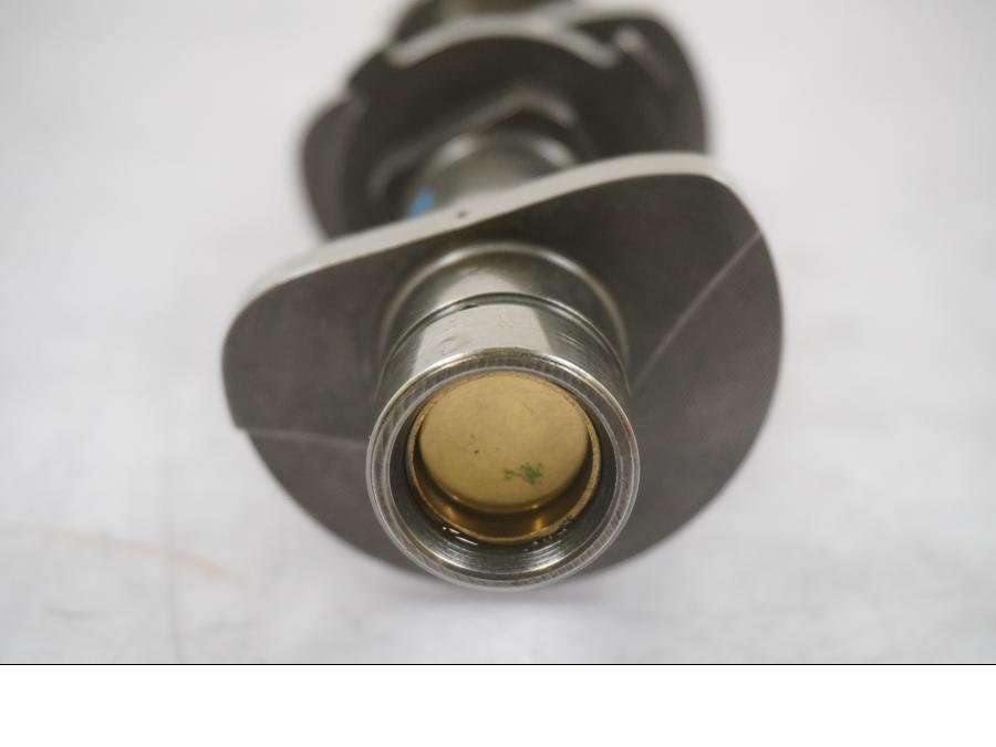 Höger sida på Kamaxel från en Ducati Multistrada 1260 -2020 motorcykel.