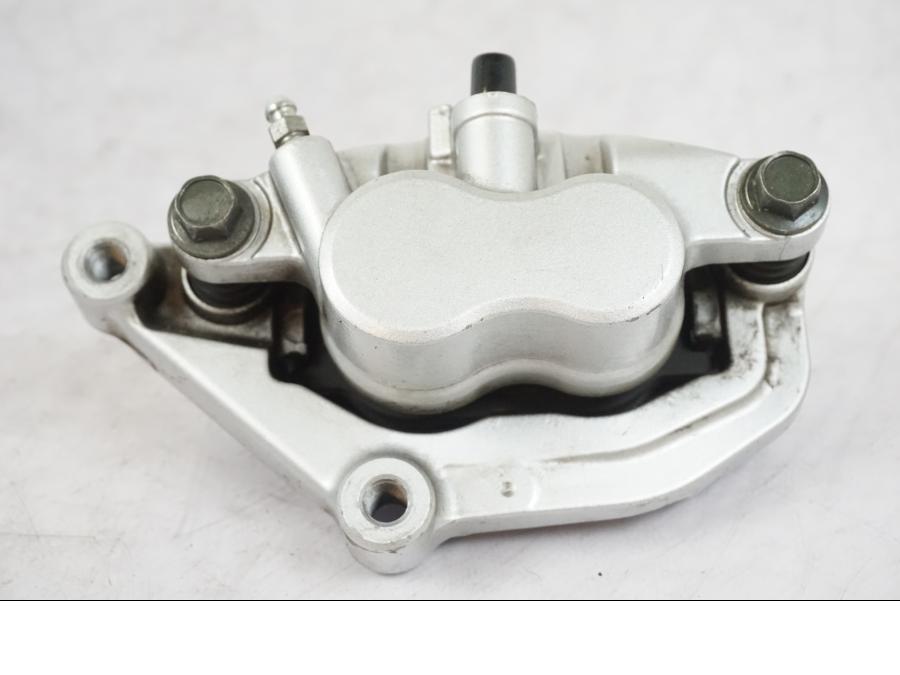 Framsidan på Bromsok från en Yamaha XVS 1100 -2004 motorcykel.