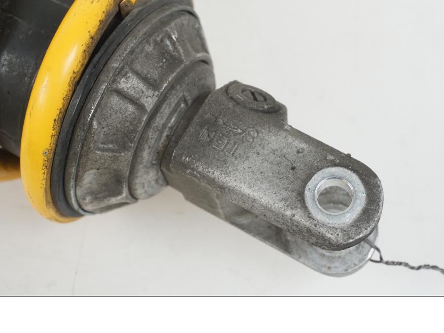 Baksidan på Stötdämpare från en Suzuki GSX-R 1000 -2007 motorcykel.