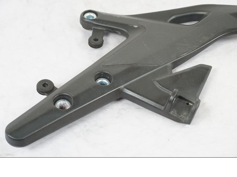 Baksidan på Fotpinnefäste från en Kawasaki ER-6N -2016 motorcykel.