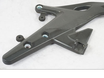 Baksidan på Fotpinnefäste från en Kawasaki ER-6N -2016 motorcykel.