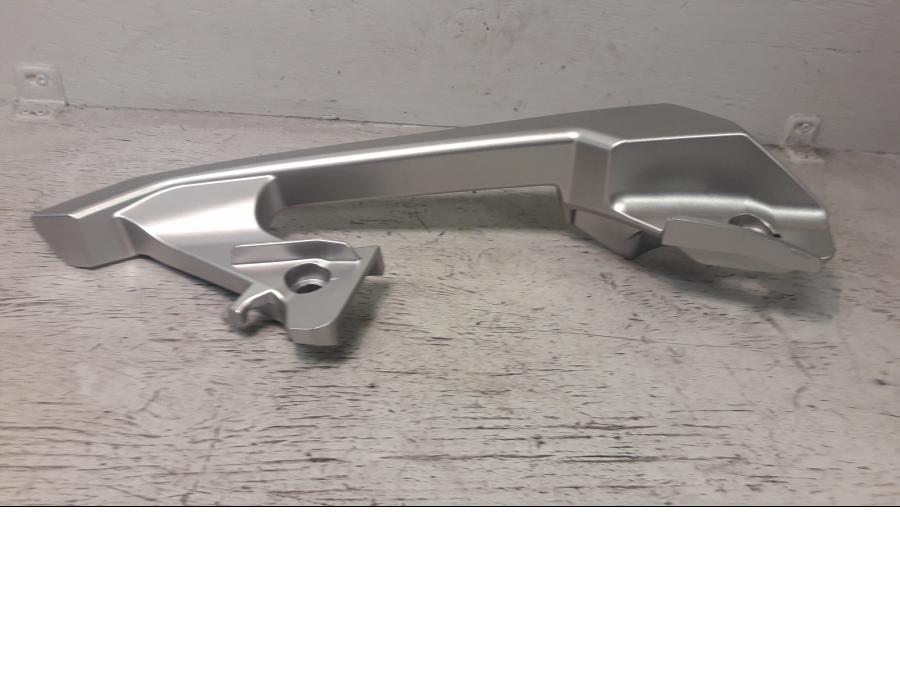 Baksidan på Passagerarhandtag från en Honda ADV 750 -2017 motorcykel.