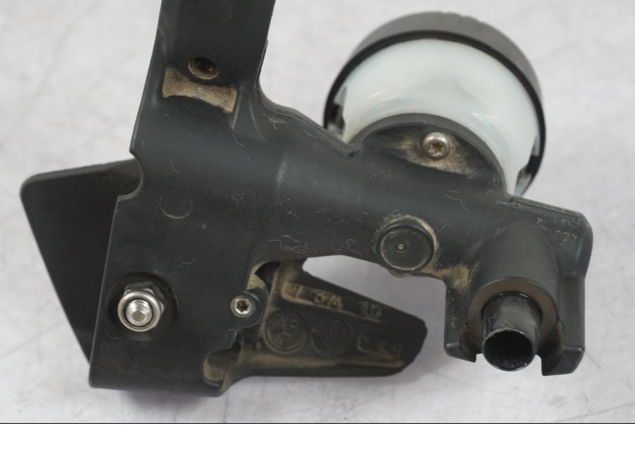 Extrabild2 på Kopplingshuvudcylinder från en BMW R 1200 GS -2005 motorcykel.