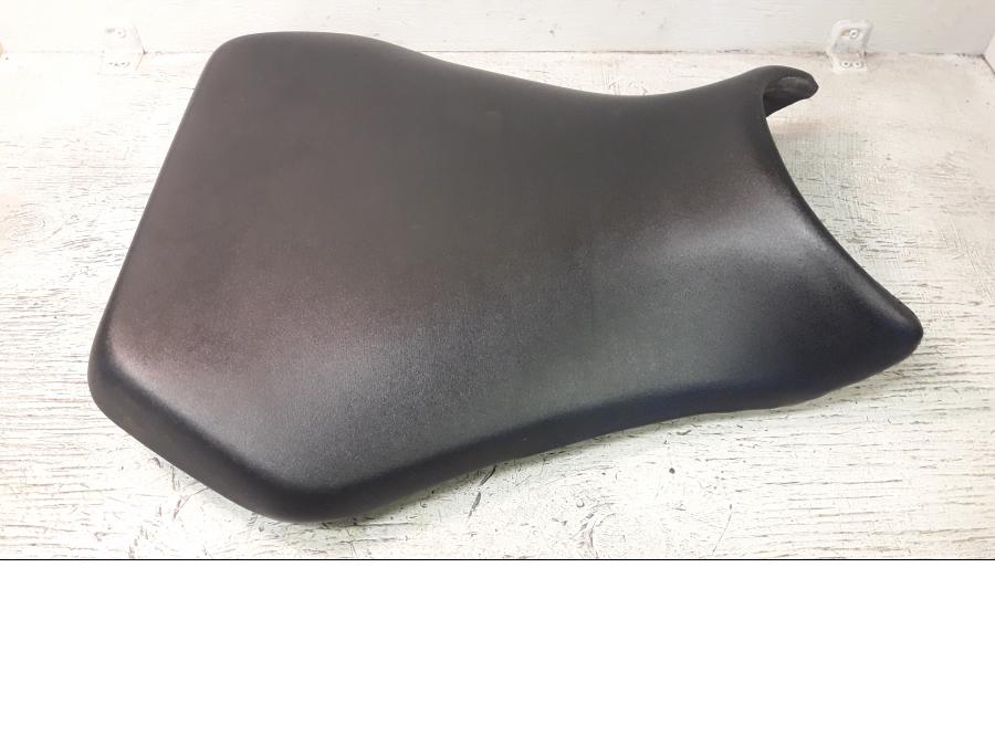 Framsidan på Sadel från en Yamaha YZF 1000 R1 -2003 motorcykel.