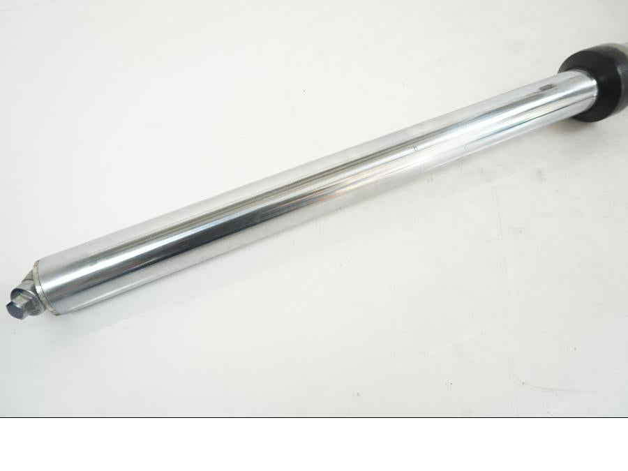 Snett uppifrån på Gaffelben från en Suzuki GS 1000 -1978 motorcykel.