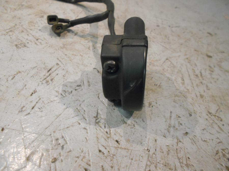 Höger sida på Styrelreglage från en Honda CBR 125 R -2007 motorcykel.