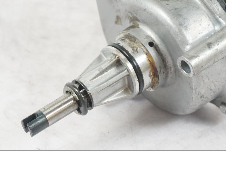 Baksidan på Vattenpump från en Kawasaki ZZ-R 1400 -2009 motorcykel.