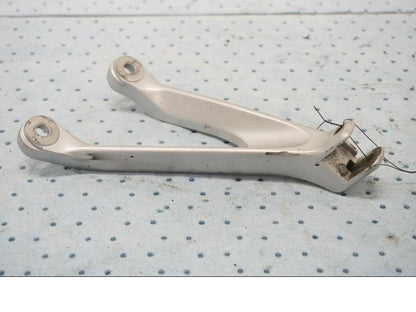 Framsidan på Fotpinnefäste från en Honda CBR 1000 RR -2011 motorcykel.