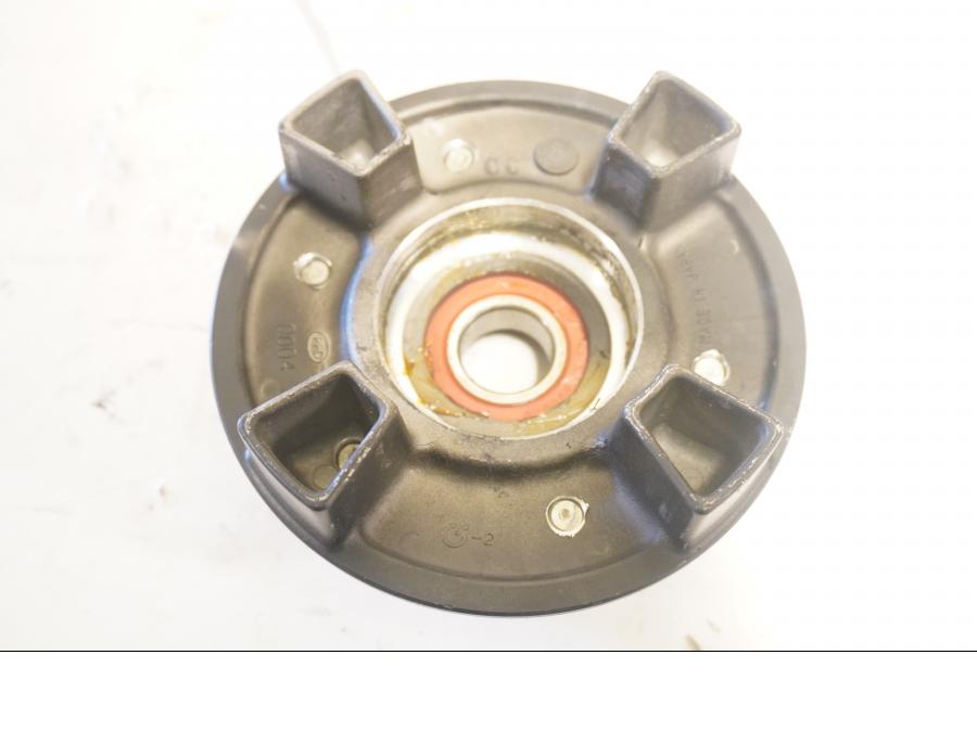 Baksidan på Drevfäste från en Kawasaki Z 750 -2008 motorcykel.