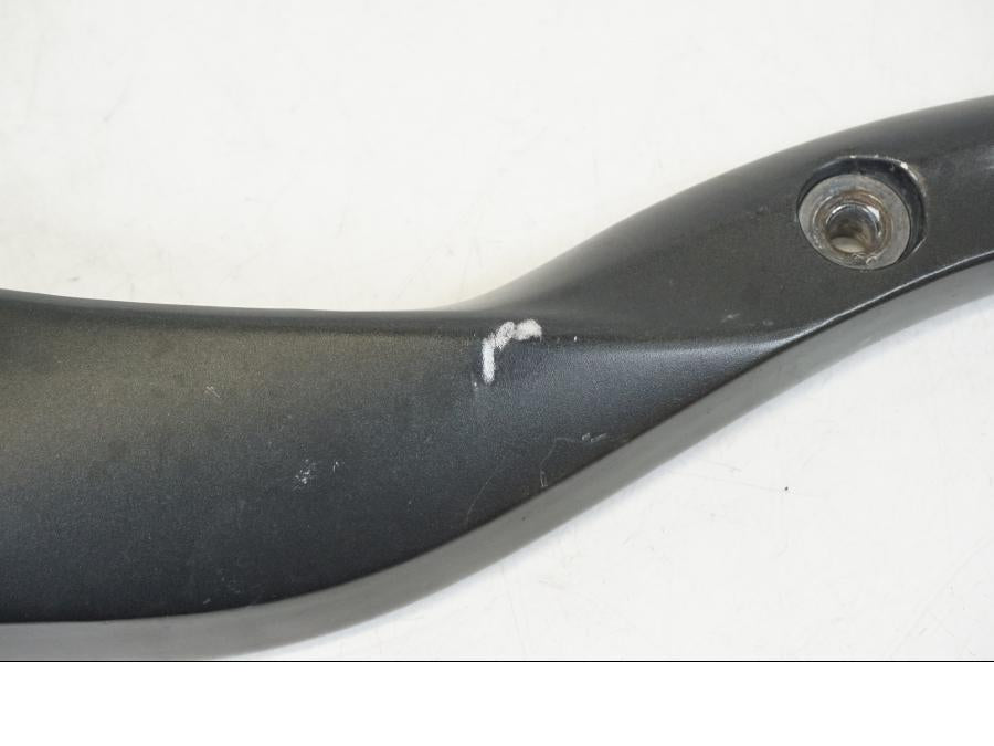 Höger sida på Bakskärmstag från en Yamaha XV 1700 -2004 motorcykel.