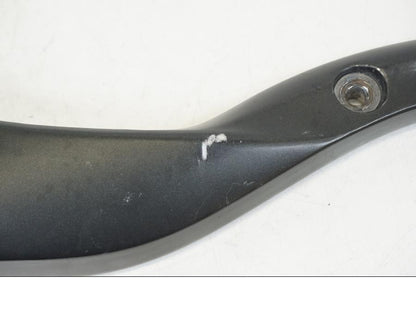 Höger sida på Bakskärmstag från en Yamaha XV 1700 -2004 motorcykel.