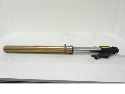 Framsidan på Gaffelben från en Triumph Tiger Explorer -2012 motorcykel.