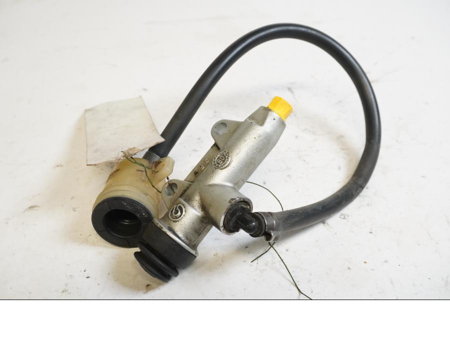 Framsidan på Bromshuvudcylinder från en BMW F 800 GS -2009 motorcykel.