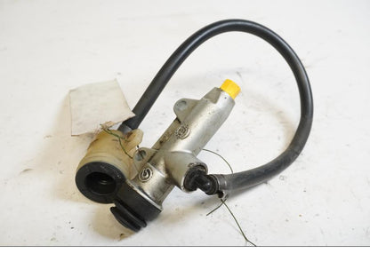 Framsidan på Bromshuvudcylinder från en BMW F 800 GS -2009 motorcykel.