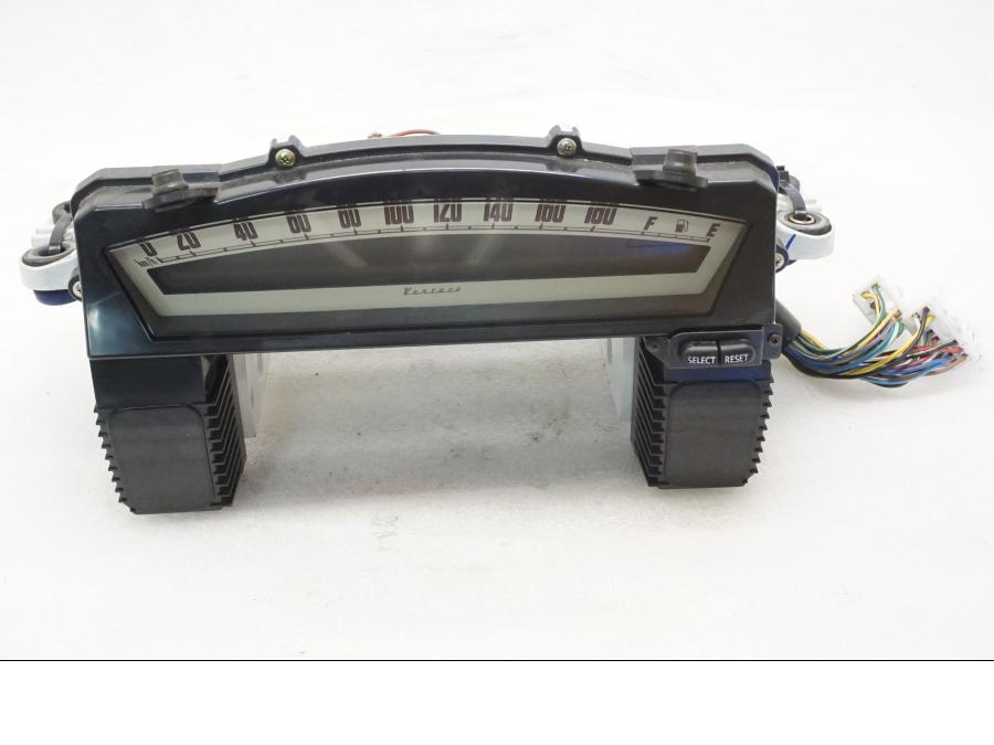 Framsidan på Instrumentpanel från en Yamaha XVZ 13TD -1999 motorcykel.