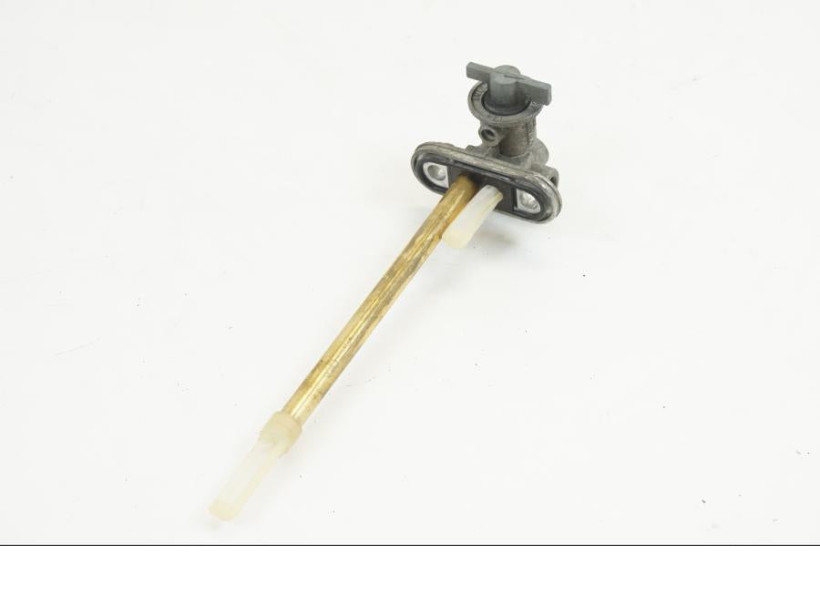 Framsidan på Bensinkran från en KTM 640 Duke -2006 motorcykel.