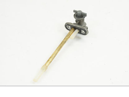 Framsidan på Bensinkran från en KTM 640 Duke -2006 motorcykel.