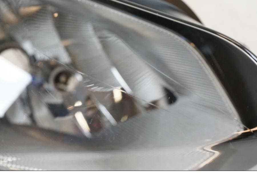 Höger sida på Strålkastare från en BMW S 1000 R -2013 motorcykel.