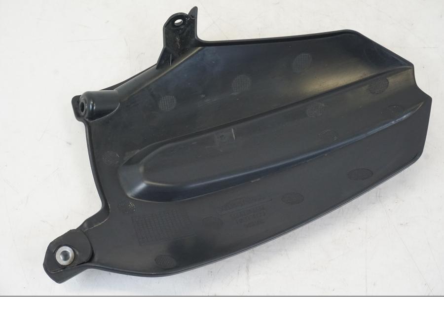 Vänster sida på Svingskärm från en Triumph Speed Triple -2021 motorcykel.