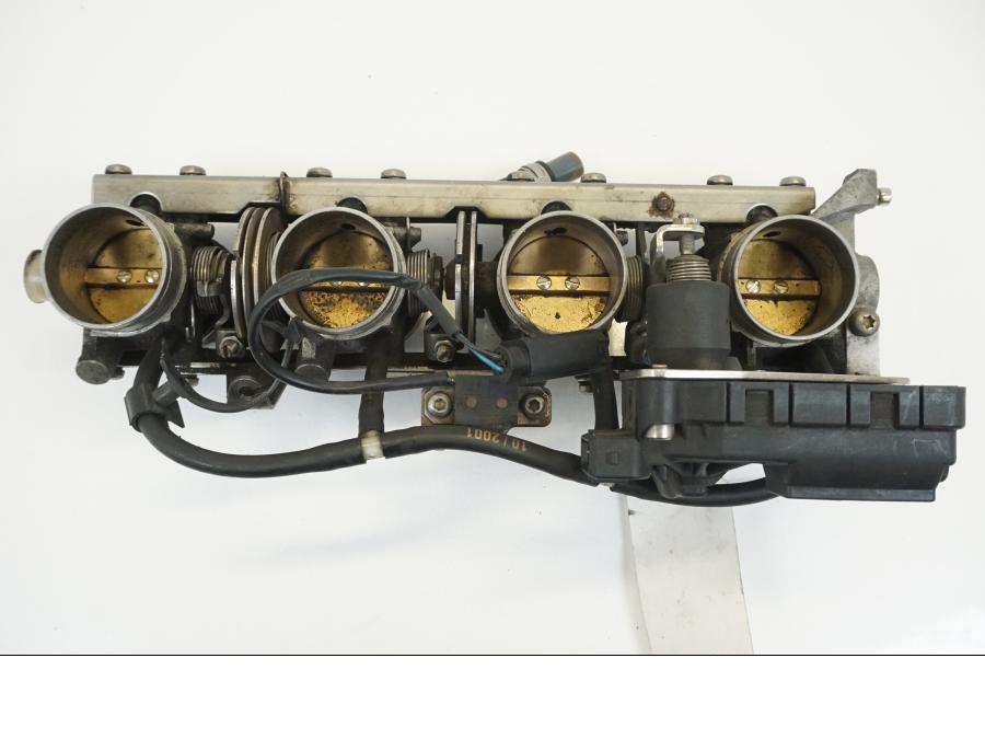 Framsidan på Spjällhus från en BMW K 1200 RS -2002 motorcykel.