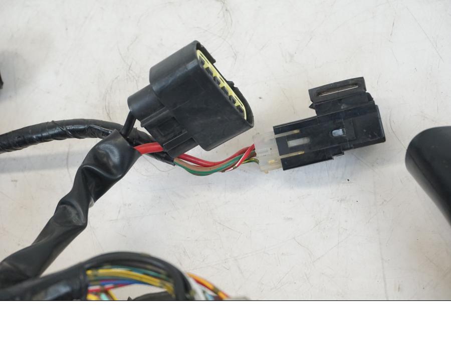 Extrabild1 på Kabelstam från en Yamaha YZF 1000 R1 -2009 motorcykel.