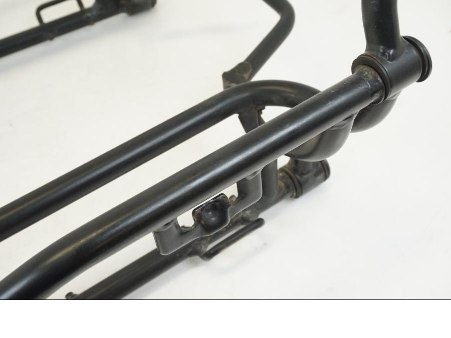 Snett uppifrån på Sidoväskhållare från en Honda XL 1000 V -1999 motorcykel.