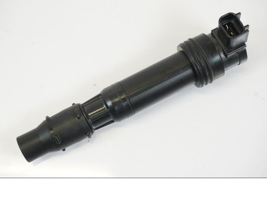 Baksidan på Tändspole från en Triumph Trident -2021 motorcykel.