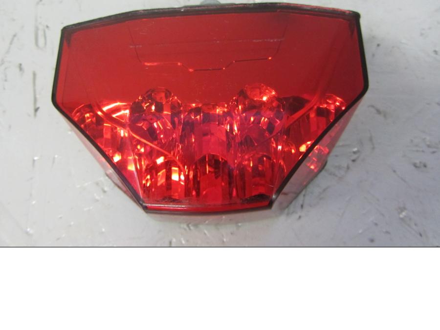 Framsidan på Baklampa från en KTM 690 Duke -2010 motorcykel.