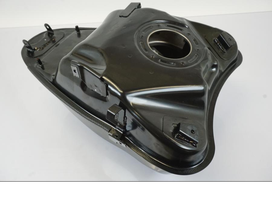 Extrabild1 på Bensintank från en Triumph Trident -2021 motorcykel.