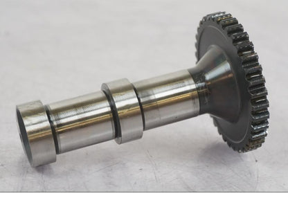 Snett uppifrån på Kamaxel från en KTM 1190 Adventure -2015 motorcykel.