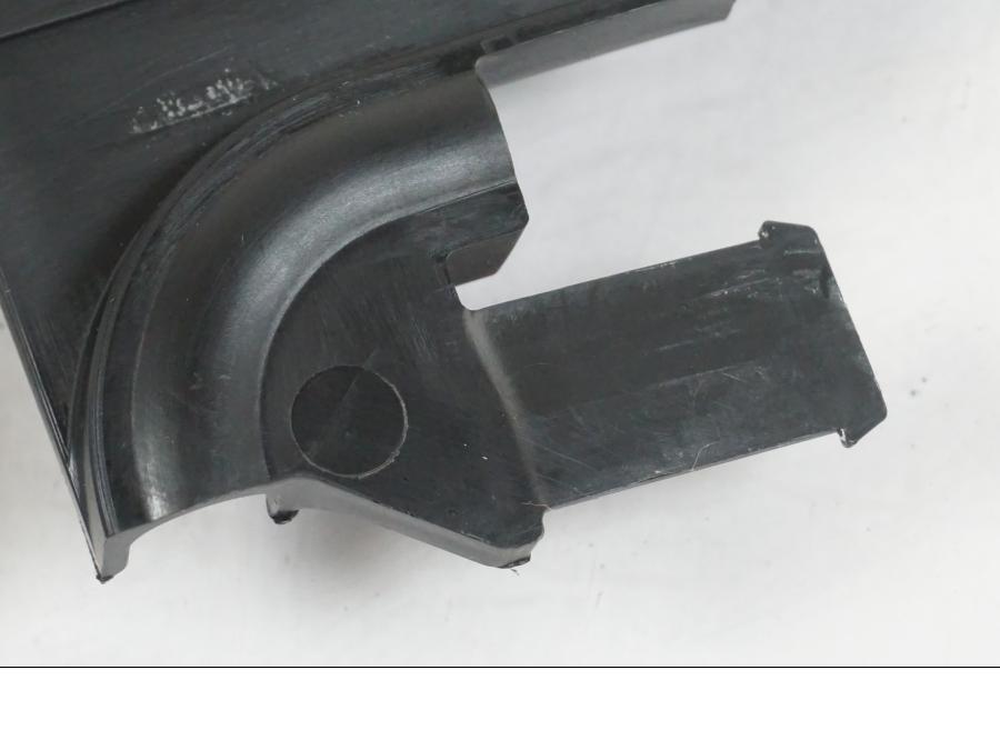 Vänster sida på Batterihållare från en KTM 1290 Super Duke R EVO -2023 motorcykel.