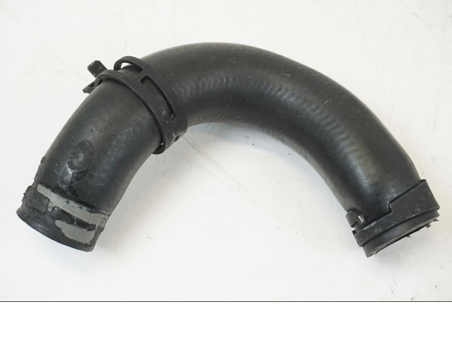 Höger sida på Vattenkyl Slang Set från en Triumph Speed Triple -2021 motorcykel.