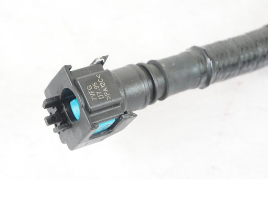 Höger sida på Bensinledning från en Yamaha MT-09 -2020 motorcykel.